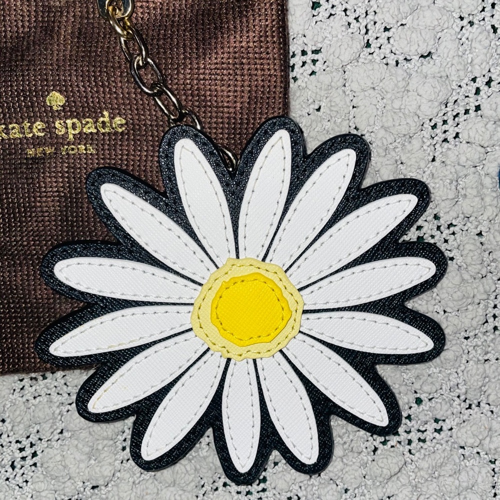 Kate spade RARE daisy keychain